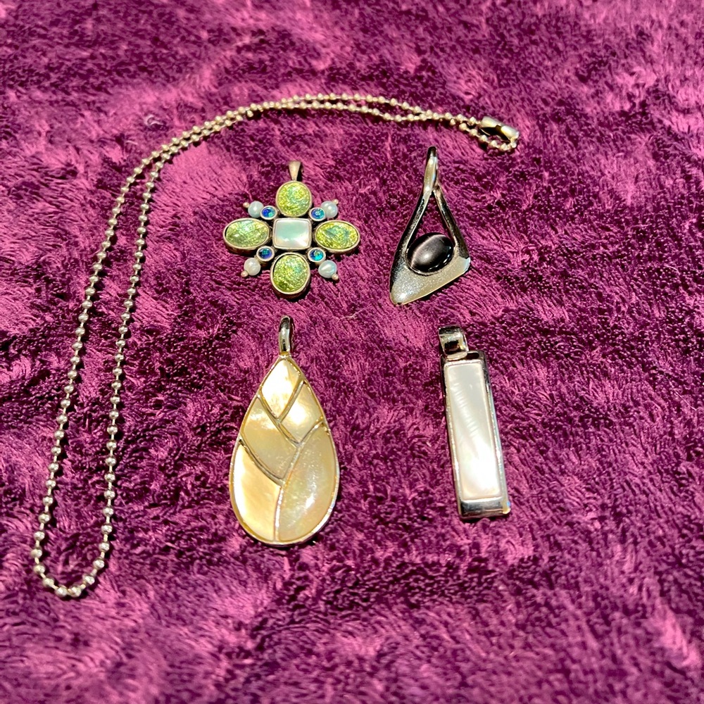 La Sophia pendants and chain